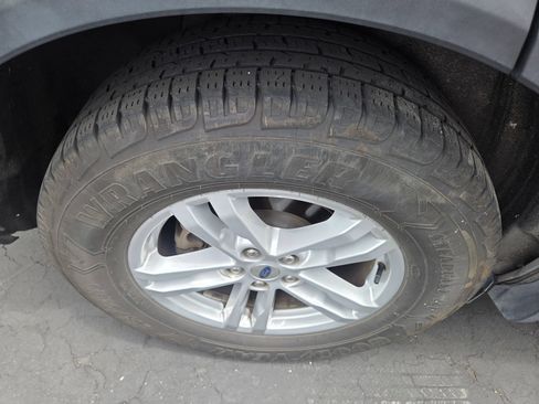 Used 2021 Ford Explorer XLT AWD/4WD image 3