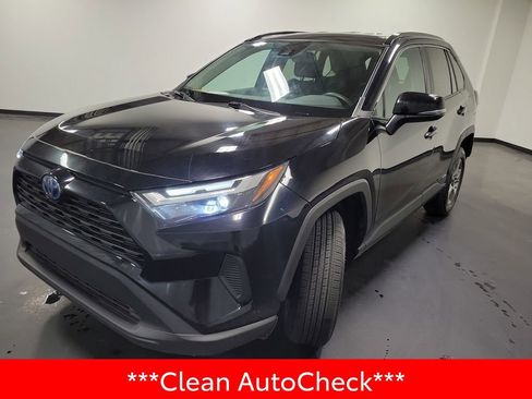 Used 2024 Toyota RAV4 XLE AWD/4WD image 4