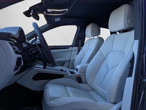 Used 2025 Porsche Macan image 5