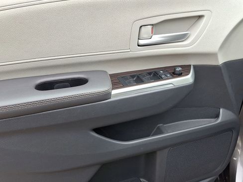 Used 2023 Toyota Sienna XLE image 11