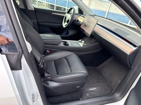 Used 2023 Tesla Model Y Long Range AWD/4WD image 23