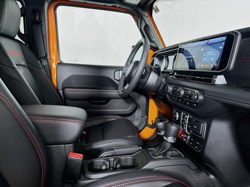 Used 2025 Jeep Wrangler Unlimited Rubicon AWD/4WD image 35