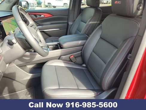 New 2025 Chevrolet Traverse Z71 w/ Enhanced Driving Package image 24