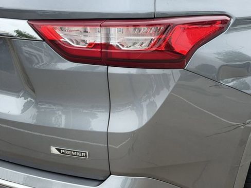 Used 2018 Chevrolet Traverse Premier w/ Driver Confidence II Package FWD image 7