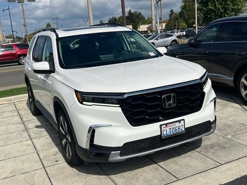 Used 2024 Honda Pilot Touring image 7
