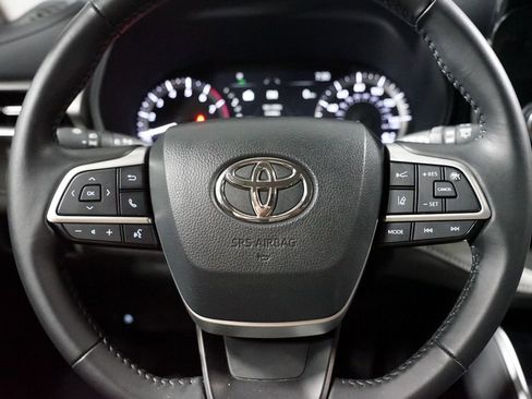 Certified 2024 Toyota Highlander LE FWD image 12