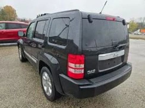 Used 2012 Jeep Liberty Limited w/ Tire & Wheel Group image 5