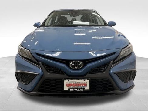 Used 2024 Toyota Camry SE image 3