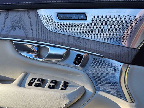 New 2025 Volvo XC90 B6 Ultra image 36