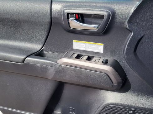 Used 2019 Toyota Tacoma TRD Off-Road AWD/4WD image 13