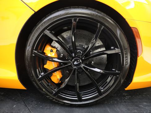 Used 2024 McLaren Artura RWD image 23