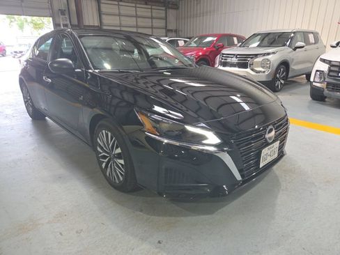 Used 2025 Nissan Altima 2.5 SV FWD image 6