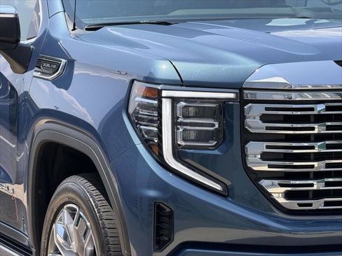 Used 2025 GMC Sierra 1500 Denali w/ Denali Reserve Package AWD/4WD image 12