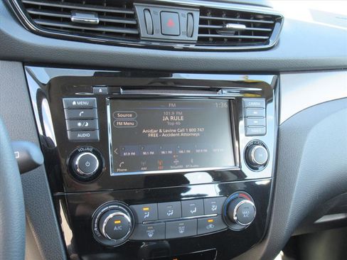 Used 2020 Nissan Rogue Sport S image 22