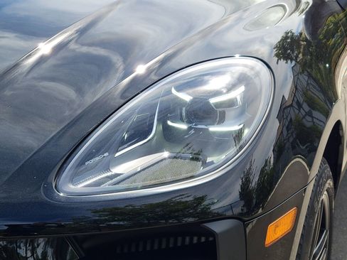 Used 2021 Porsche Macan S image 35