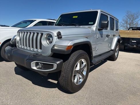 Used 2022 Jeep Wrangler Unlimited Sahara w/ LED Lighting Group AWD/4WD image 4