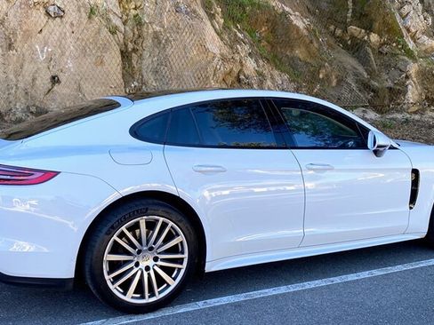 Used 2017 Porsche Panamera image 9