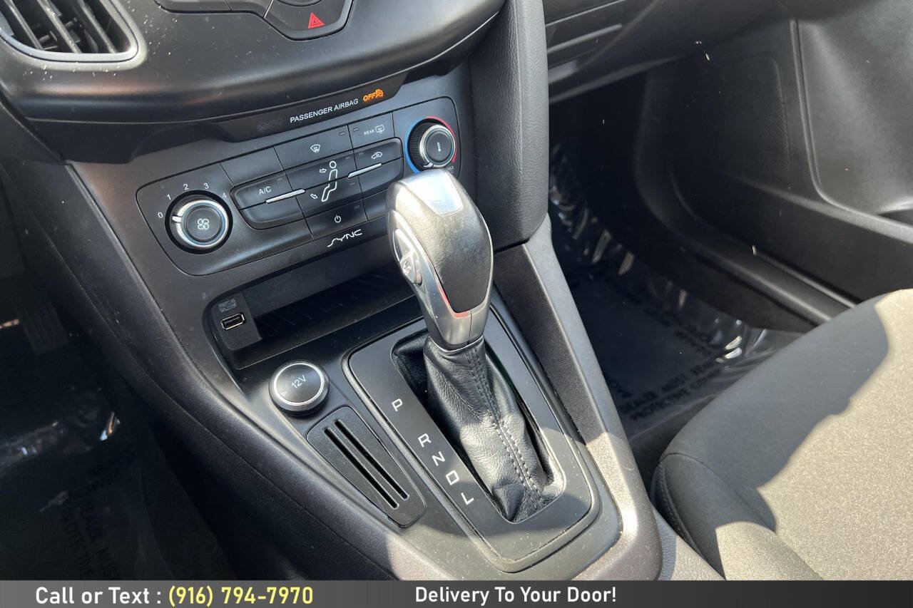 Used 2015 Ford Focus SE FWD image 18