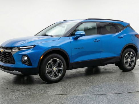 Used 2025 Chevrolet Blazer LT image 3