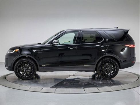New 2025 Land Rover Discovery S image 2