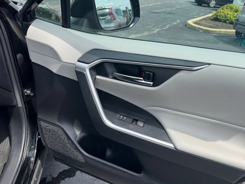 Used 2020 Toyota RAV4 XLE w/ Convenience Package AWD/4WD image 22