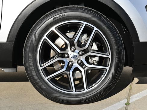 Used 2017 Ford Explorer Sport w/ Equipment Group 401A image 11