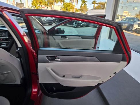 Used 2018 Hyundai Sonata SE FWD image 19