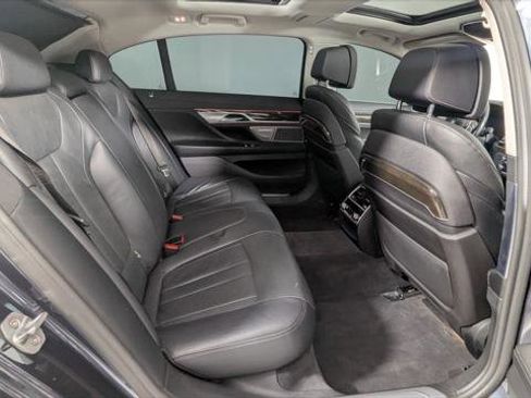 Used 2020 BMW 740i image 21