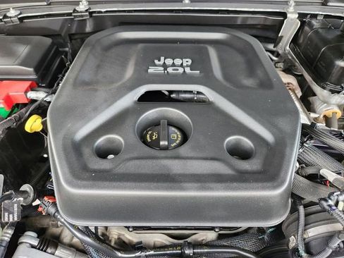 Used 2018 Jeep Wrangler Unlimited Sahara w/ Safety Group AWD/4WD image 27