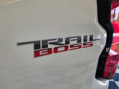 Used 2024 Chevrolet Colorado Trail Boss w/ Advanced Trailering Package AWD/4WD image 14