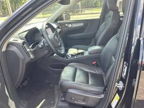 Used 2024 Volvo XC40 B5 Plus w/ Protection Package Premier AWD/4WD image 4