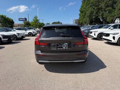 Certified 2025 Volvo V60 B5 Cross Country Plus AWD/4WD image 5