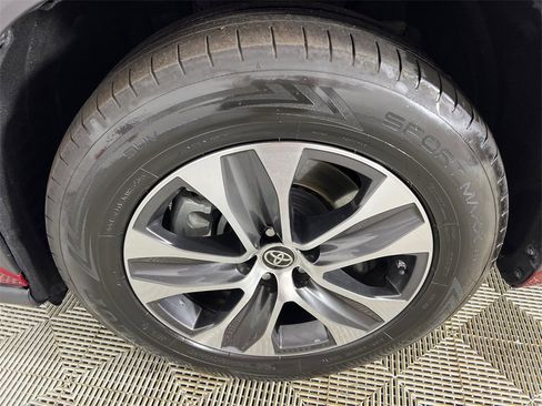 Used 2023 Toyota Highlander XLE image 12