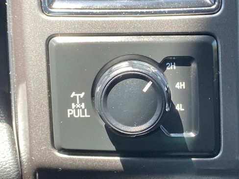 Used 2020 Ford F150 XLT w/ Equipment Group 302A Luxury AWD/4WD image 31
