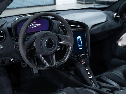 Used 2018 McLaren 720S Performance RWD image 41