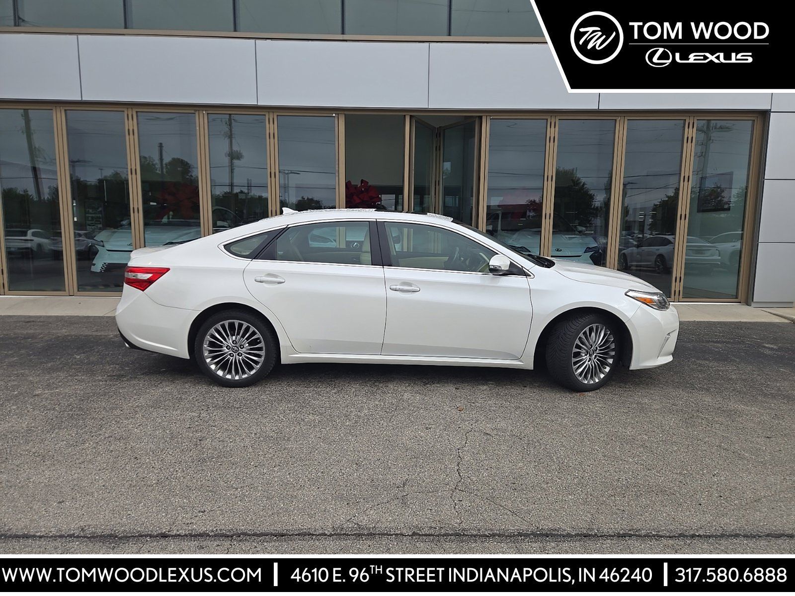 Used 2016 Toyota Avalon Limited w/ Toyota Safety Sense Package FWD image 1
