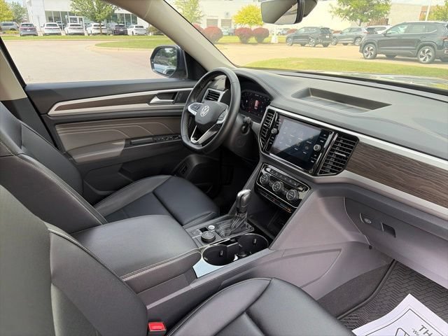 Used 2023 Volkswagen Atlas SE w/ Black Wheel Package AWD/4WD image 5