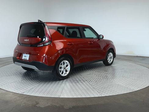 Used 2025 Kia Soul LX w/ LX Technology Package FWD image 8