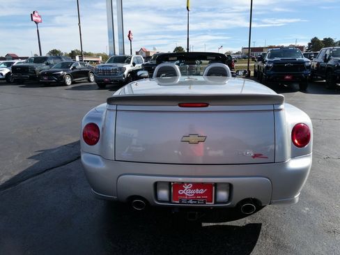 Used 2005 Chevrolet SSR Base 2D Standard Cab w/ Preferred Equipment Group image 17