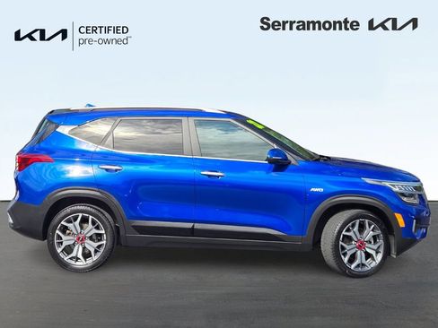 Certified 2022 Kia Seltos SX w/ Sunroof Package AWD/4WD image 3