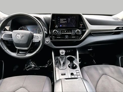 Used 2023 Toyota Highlander LE FWD image 15