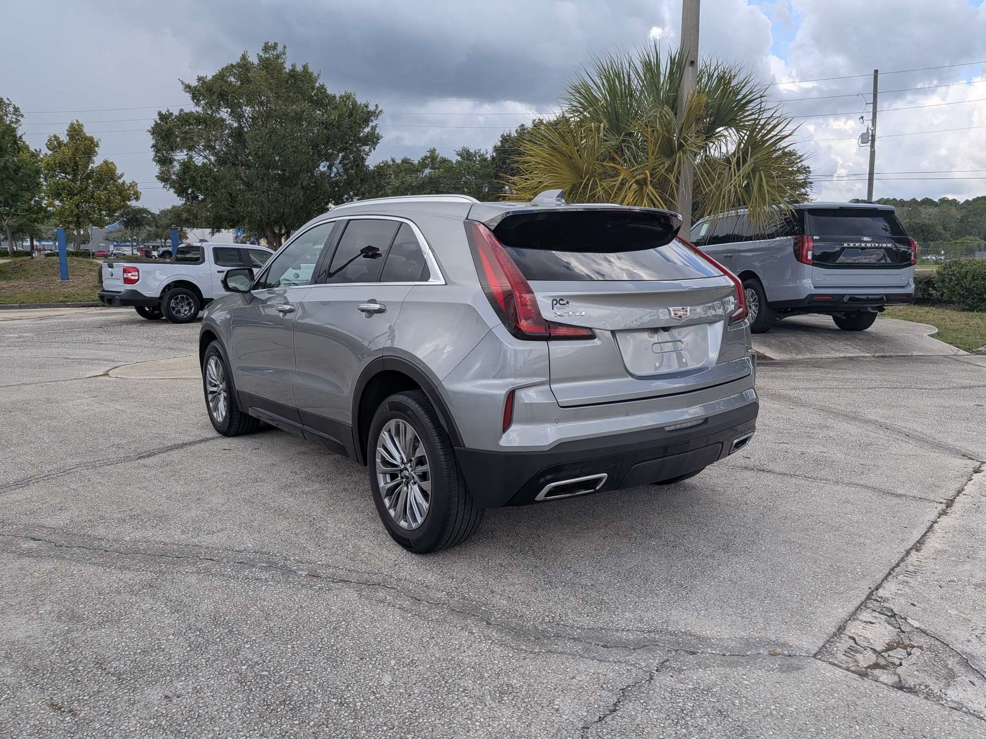 Used 2025 Cadillac XT4 Premium Luxury FWD image 6