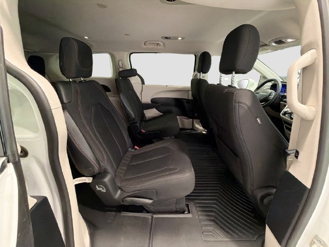 Used 2019 Chrysler Pacifica Touring Plus w/ Advanced Safetytec Group FWD image 24