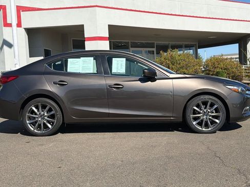 Used 2018 MAZDA MAZDA3 Touring FWD image 6