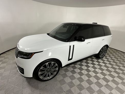 Used 2025 Land Rover Range Rover SE image 9