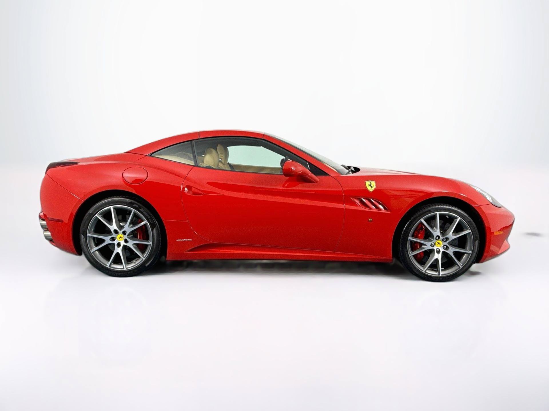 Used 2010 Ferrari California RWD image 66