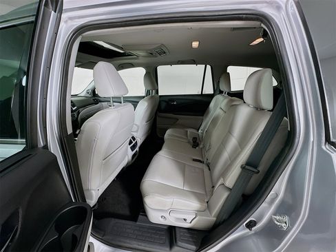 Used 2017 Honda Pilot Touring image 27