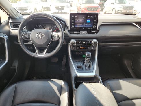 Used 2021 Toyota RAV4 XLE Premium image 10