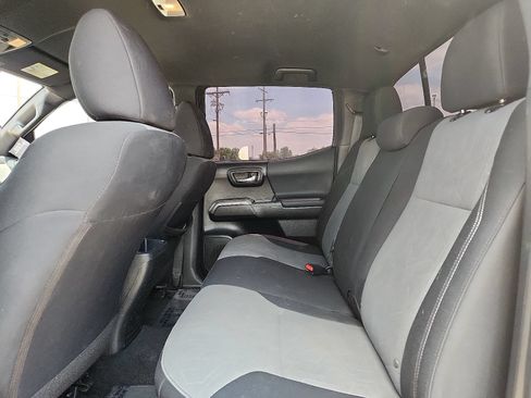 Used 2020 Toyota Tacoma TRD Off-Road w/ Technology Package AWD/4WD image 8