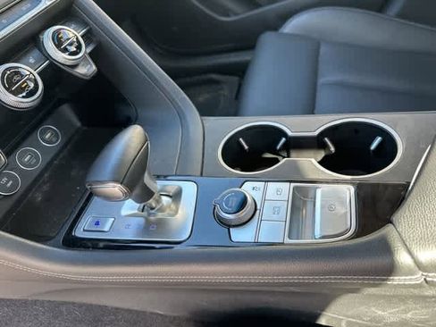 Used 2023 Genesis G70 2.0T image 8